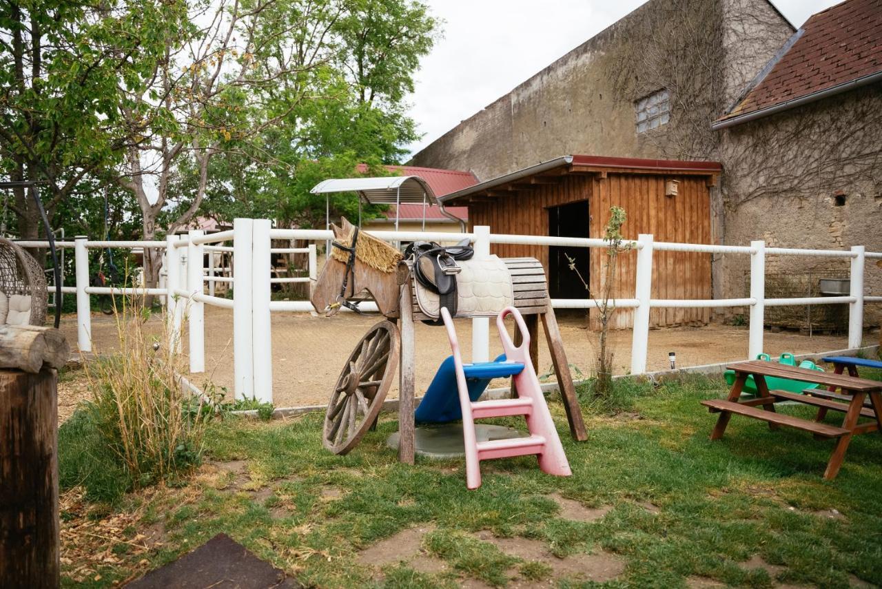 Ranchzimmer Am Hippo-Campus Reit- Und Therapiezentrum Deutsch Haslau Buitenkant foto